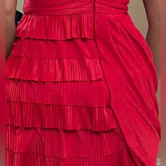 Elegant Red Sleeveless Dress - Picture 6 of 6